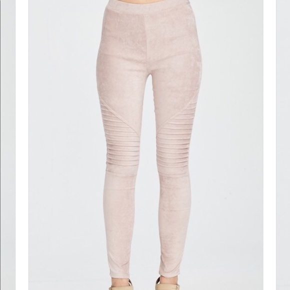 💙 Boutique Host Pic 🆕 Sara’s Suede Leggings - Picture 4 of 7